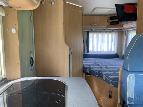 Adria Compact 2.3 MultiJ. 130 PS, Teilintegriert, franz&ouml;sisches Bett hinten, Motorklimaanlage, Anh&auml;ngerkupplung, kleiner Camper, Bj. 2009 Camp centrum on the road Marum Foto: 7