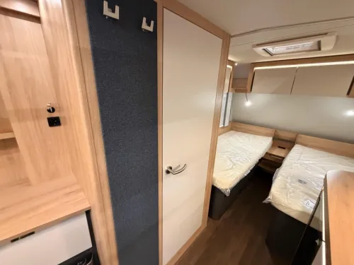 Knaus Sport 460 EU 1800KG + Lits jumeaux photo : 7