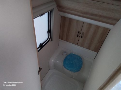 Hobby De Luxe 460 UFE Model 2027 French bed photo: 6