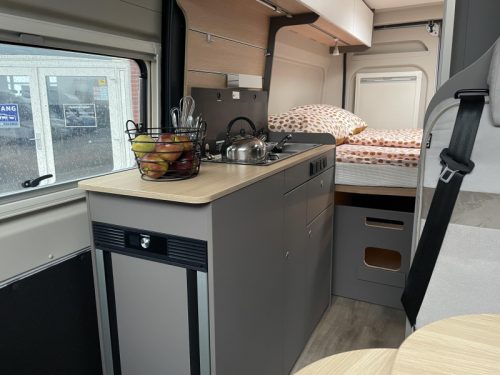 LMC Innovan 600 4 Berth Pop-top roof  photo: 15