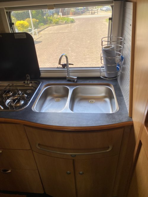 Hymer B 584 2.8 JTD 128 Pk Integral, Drop-down bed front, Long bench, 3 Swivel seats, End kitchen etc. Year 2002. B 584 Marum photo: 23