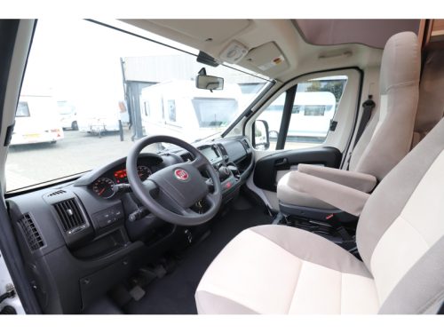 Knaus Sky Wave 700 MEG 4-Berths/Single beds photo: 11