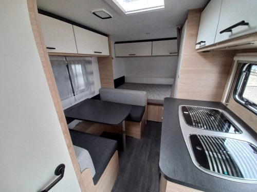 Caravelair Alba Family 466 awning-annex-mover photo: 4