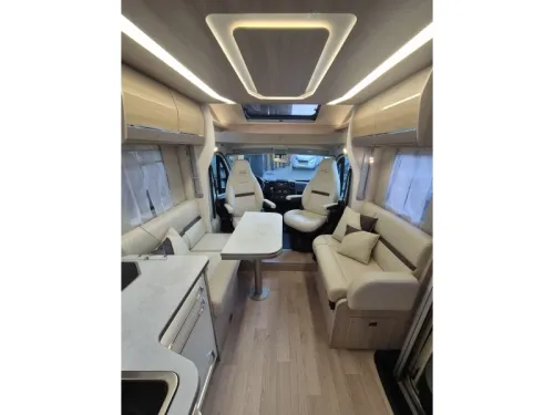 Rapido 696 F Premium Edition E&P Levelsysteem  Foto: 11