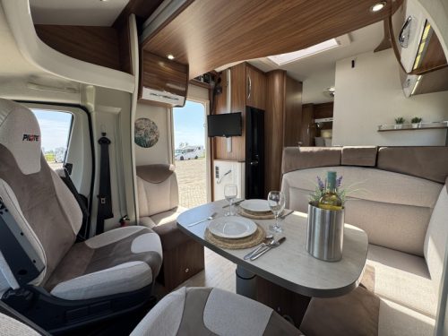 Pilote Essentiel P 706 Queensbed Pop-top roof photo: 11