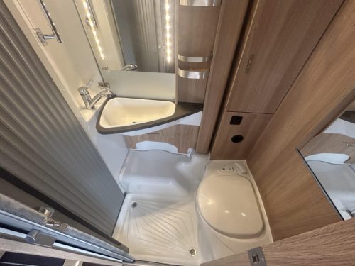 Knaus Sky Wave 650 MEG Einzelbetten + Hubdach  Foto: 19