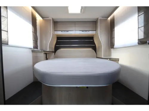 Chausson Titanium 738 XLB QUEENSBED + POP-TOP ROOF photo: 18