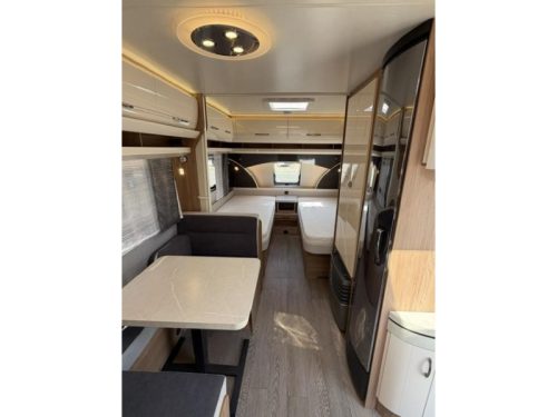Hobby Excellent 460 SL Incl. Mover and Awning photo: 12