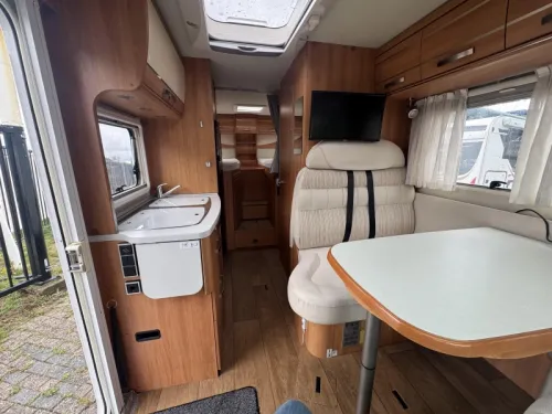 Hymer Exsis-T 588 EX With single beds & Air conditioning photo: 6