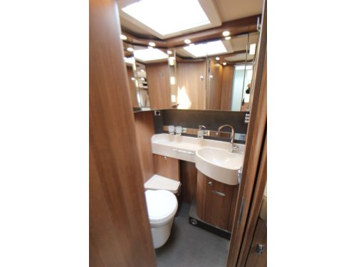 Carthago C-Tourer I 149 LE Single beds Pop-top roof  photo: 33