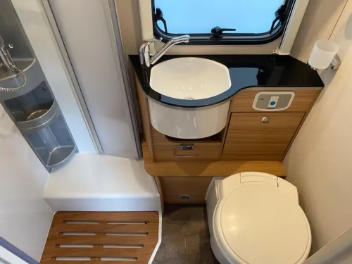Dethleffs Globebus T 6 - Tall refrigerator  photo: 13