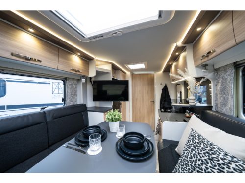 Frankia Platin Plus Final Edition Round seating with length bed photo: 12