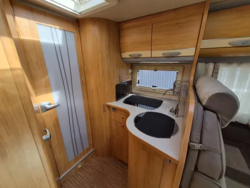 Adria Coral S 690 SP Queensbed, porte-v&eacute;los photo : 9