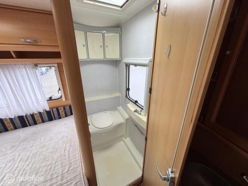 TEC 530 TDF awning U-shaped lounge fixed bed L kitchen photo: 11