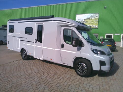LMC Cruiser 740 EL single beds, Automatic photo: 1