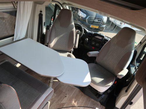 P&ouml;ssl 2WinR Plus 600 POP-TOP ROOF 1ST OWNER photo: 2