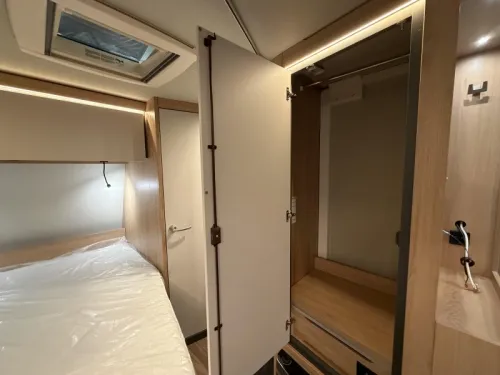 Knaus Sport 450 FU Rundsitzgruppe / Franz&ouml;sisches Bett  Foto: 20