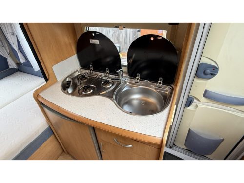 Hobby De luxe Easy 450 UF Querbett Rundsitzgruppe Toilette Foto: 7