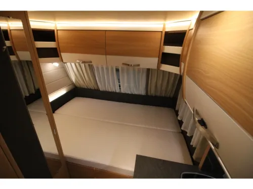 Knaus Sudwind Silver Selection 420 QD Rangierhilfe Thule 6300 Vorzelt Foto: 8