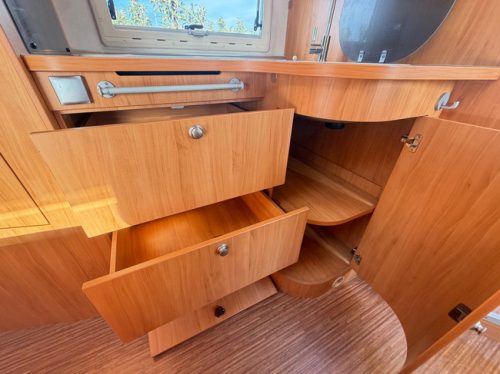 Adria Coral S 680 ST LUCHTVERING / AIRCO / OYSTER SCHOTEL + TV / OVEN / XXL KOELKAST + VRIEZER / CRUISE CONTROL / foto: 16