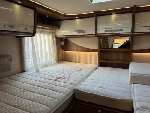 Hymer B584 B588 - automatic - low KM photo: 9