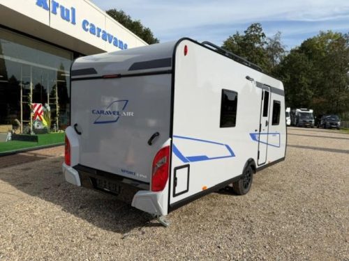 Caravelair Sport Line 455 French bed - Spacious dinette photo: 7