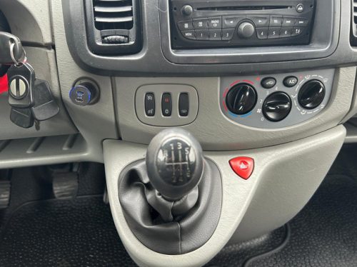 Opel VIVARO CAMPER / AWNING / STOVE / CAMERA photo: 13