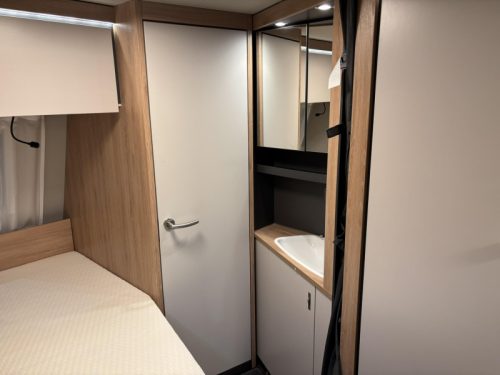 Knaus Sport 450 FU RONDZIT FRANS BED!! Foto: 6