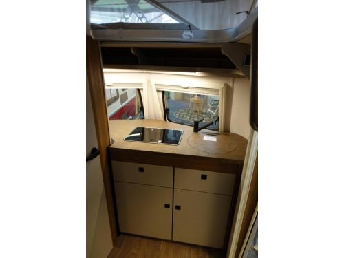 Eriba Touring 320 nieuw, &euro; 3.000,- korting  foto: 12