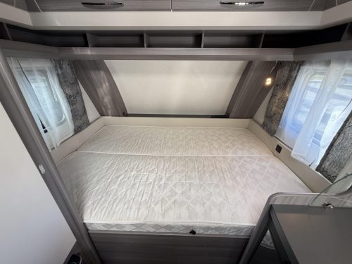 Hobby On Tour 390 SF Fixed bed MOVER Awning TOP photo: 5