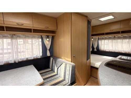 Dethleffs Camper 440 DB Rundsitzgruppe Festbett Toilette Foto: 5