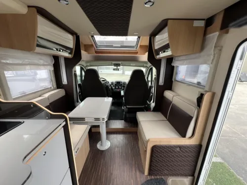 McLouis MC4 281 Queen-bed and drop-down bed photo: 19