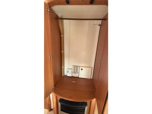 Hobby Prestige 495 UFE French bed round seating toilet photo: 9