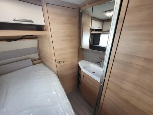 Knaus Sudwind Black Selection 540 FDK super ger&auml;umig und komplett Foto: 14