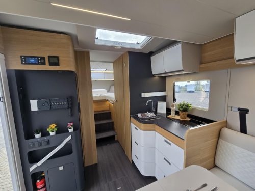 Adria Matrix Plus 670 DL Neuestes Modell 8-Gang-Automatik Foto: 9
