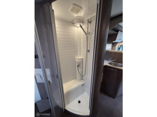 B&uuml;rstner Ixeo Time it 734 Fiat 2.3 131hp Euro 5 | French bed | Electric pop-up bed | Separate shower/toilet | Garage | Camera | Tow hitch | 91k miles | TO photo: 12