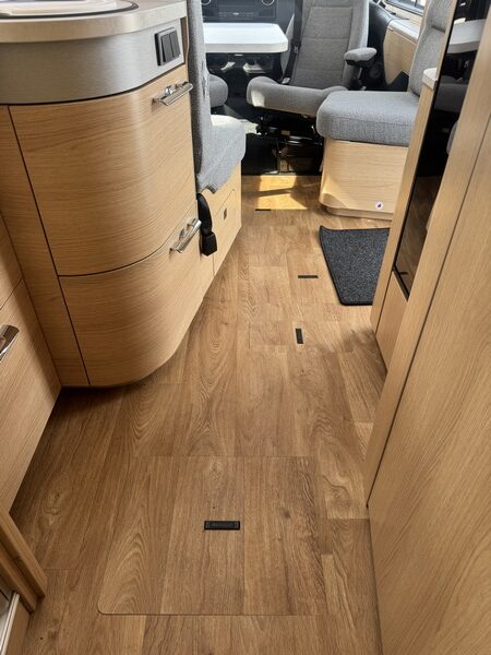 Hymer B MC I 680 &eacute;quip&eacute; d'un puissant Mercedes 9 G Tronic 170 ch AUTOMATIQUE lits jumeaux + lit pavillon (56  photo : 62