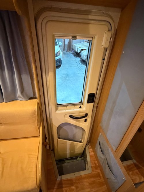 FORD KENTUCKY Motorhome Estro 5 | 2.4 137hp | 2x Air conditioning | 6 berths | Drive-Away awning photo: 23