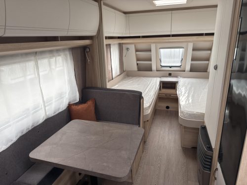 Hobby De Luxe 460 SL Model 2027 photo : 2