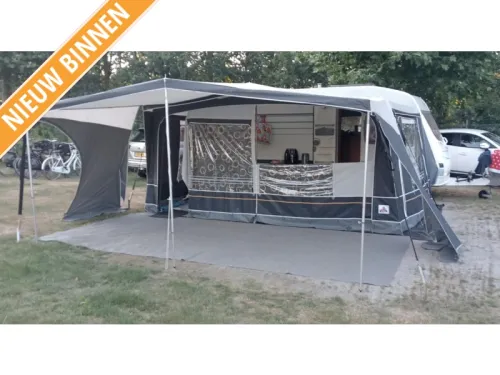 Chateau Calista 450 FHU French bed dinette toilet photo: 0