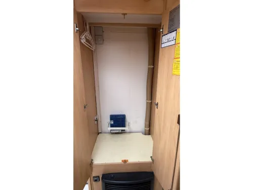 Fendt Saphir 470 TF French bed dinette toilet photo: 6