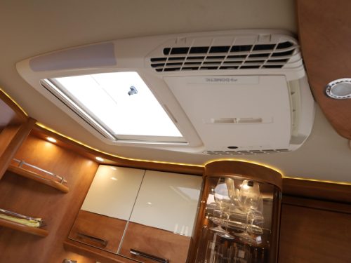 Carthago Chic C-Line II I 4.9 LE automatic - without pop-top roof  photo: 14
