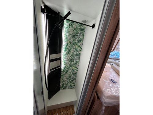 Eura Mobil Integra Line 720 EF Upper cabinets iplv drop-down bed photo: 14