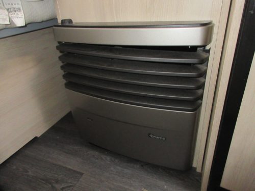 Caravelair Alba Family 426 WITH DOREMA AWNING photo: 15