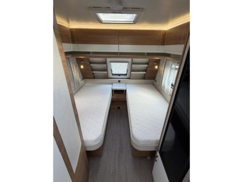 Hobby De Luxe 495 UL Inkl. Rangierhilfe und Markise Foto: 16