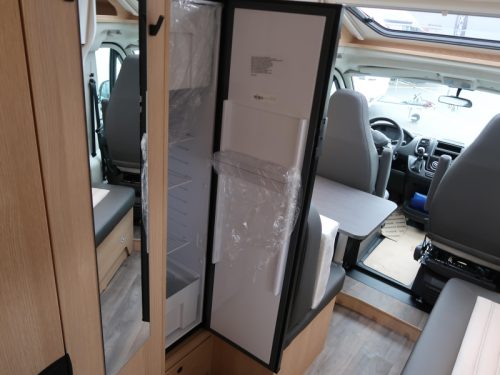 Sunlight V67S Adventure TALL FRIDGE/ 2X1 BED!! photo: 6