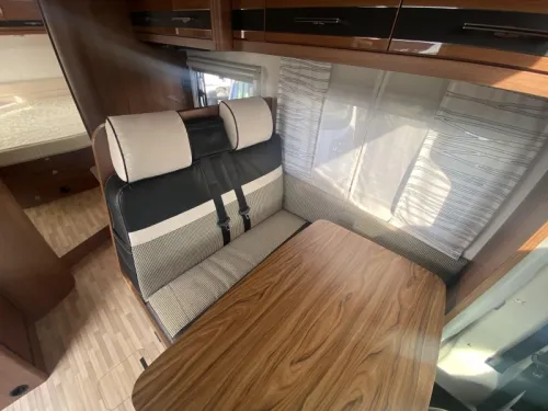 LMC Blackline 737 G  photo: 22
