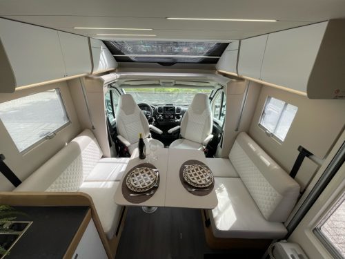 Adria MATRIX PLUS 670 DC QUEENSBED+HEFBED 2025! photo : 1