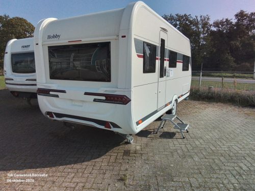 Hobby De Luxe 495 UL model 2027 aparte bedden  foto: 2
