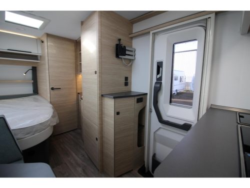 Fendt Apero Activ 390 FH Franz&ouml;sisches Bett & Heckk&uuml;che! Foto: 12